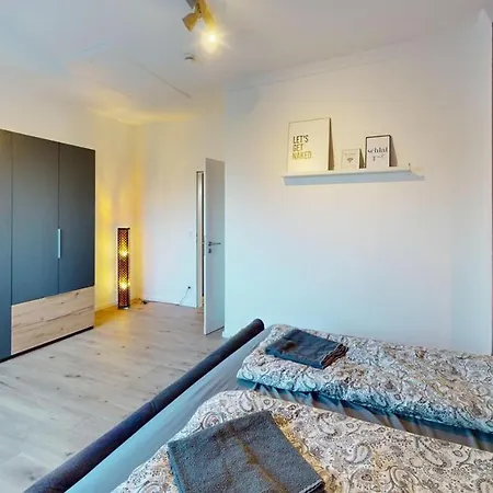 Apartment Zentral Und Modern - Mit 2 Sz Und Arbeitsplatz